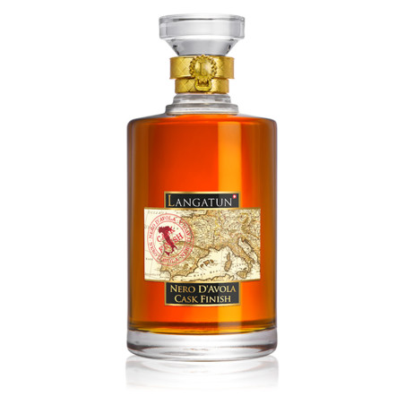 Langatun - Nero d'Avola Cask Finish - 2018 / 2024 -  49.12% - 50cl - Single Cask - in Karaffe - in Holzbox